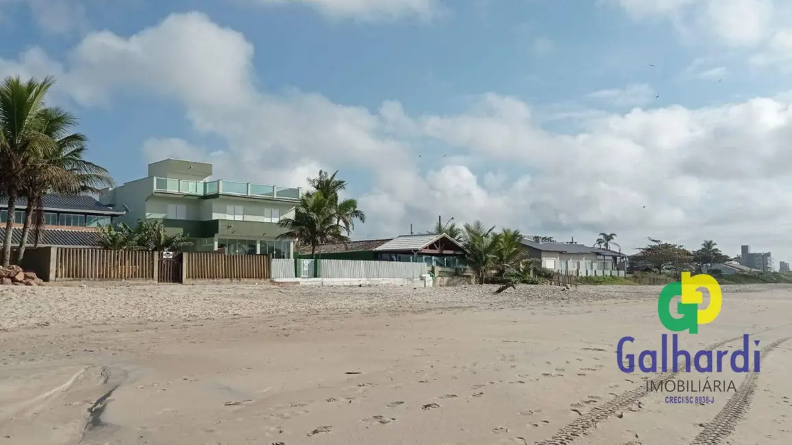 Foto 3 de Sobrado com 6 quartos à venda, 405m2 em Itapoa - SC