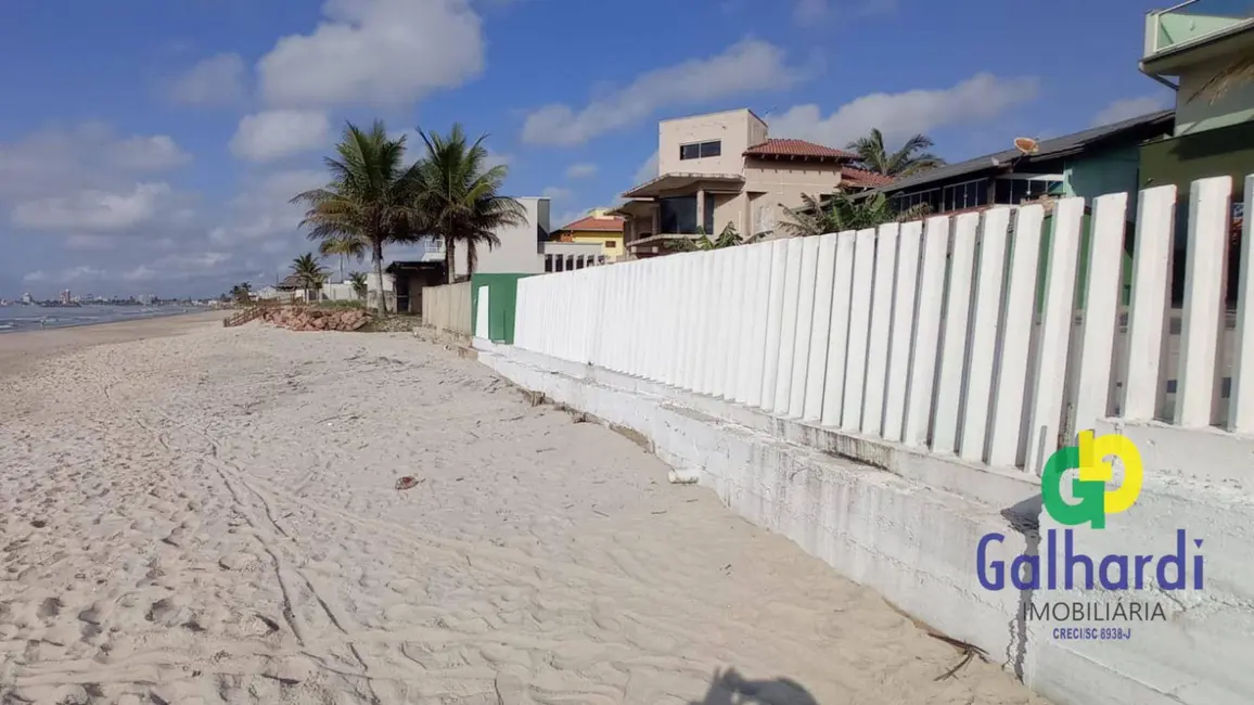 Foto 8 de Sobrado com 6 quartos à venda, 405m2 em Itapoa - SC