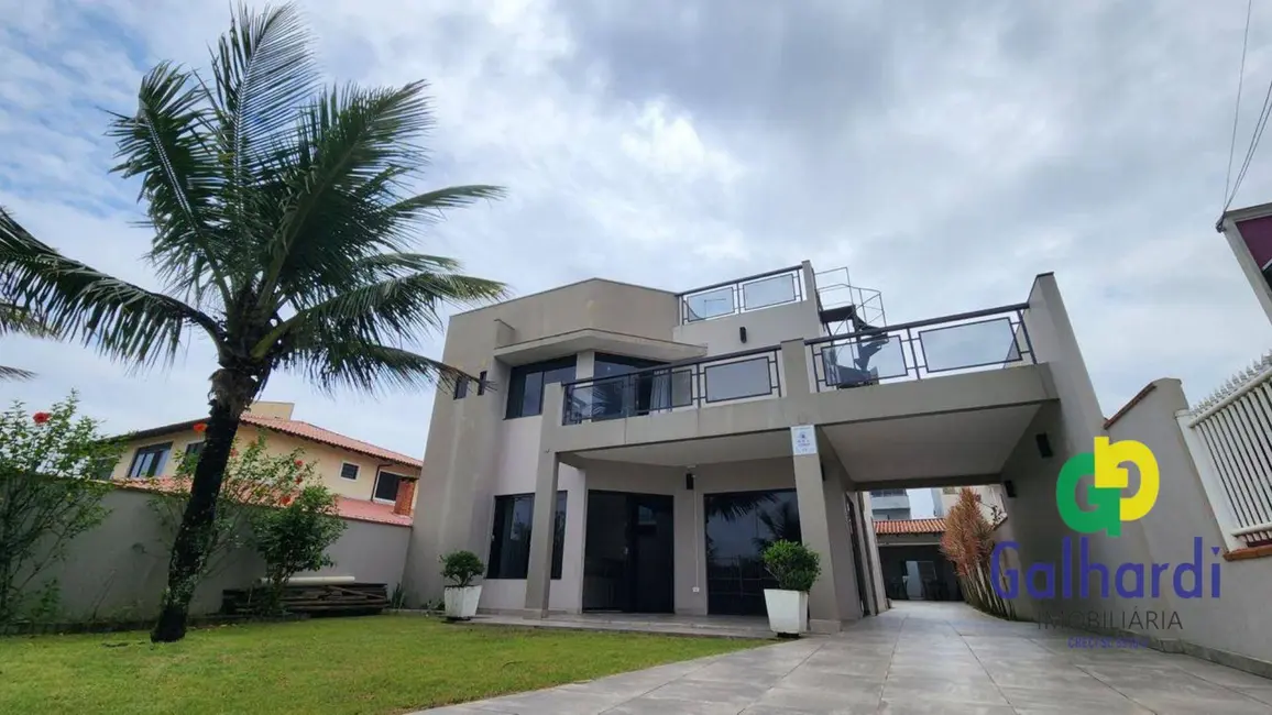 Foto 1 de Sobrado com 4 quartos à venda, 420m2 em Itapoa - SC