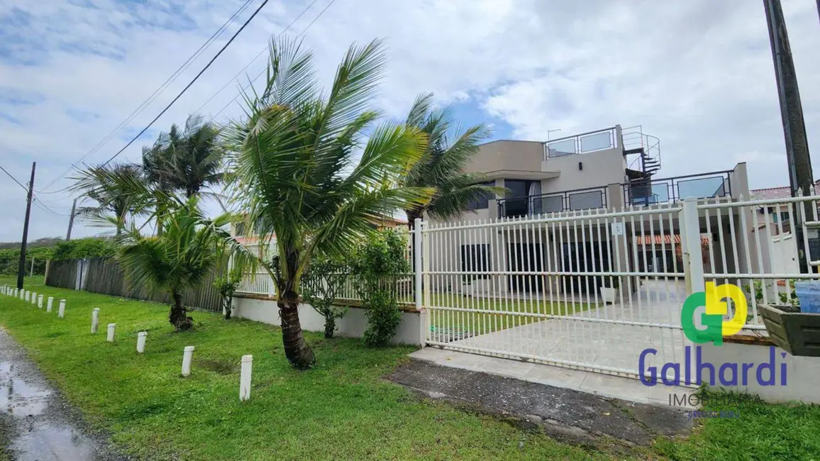 Foto 4 de Sobrado com 4 quartos à venda, 420m2 em Itapoa - SC