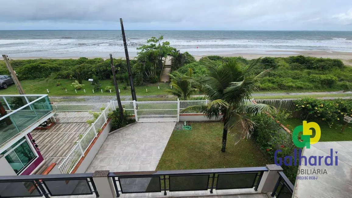 Foto 3 de Sobrado com 4 quartos à venda, 420m2 em Itapoa - SC