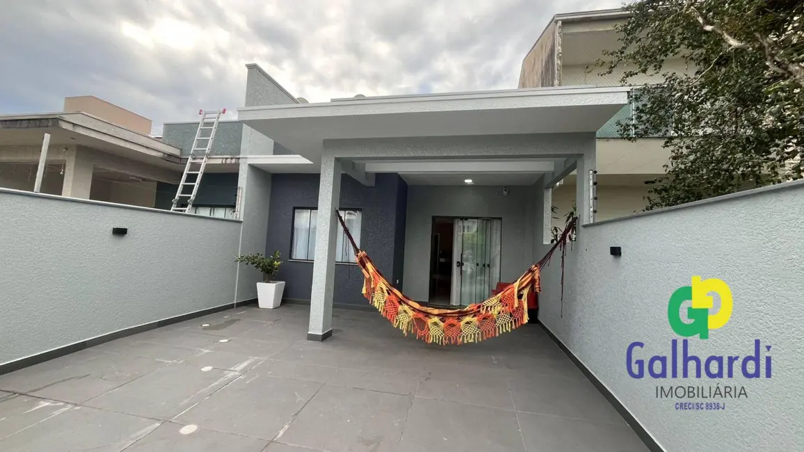 Foto 1 de Casa com 3 quartos à venda, 180m2 em Itapoa - SC