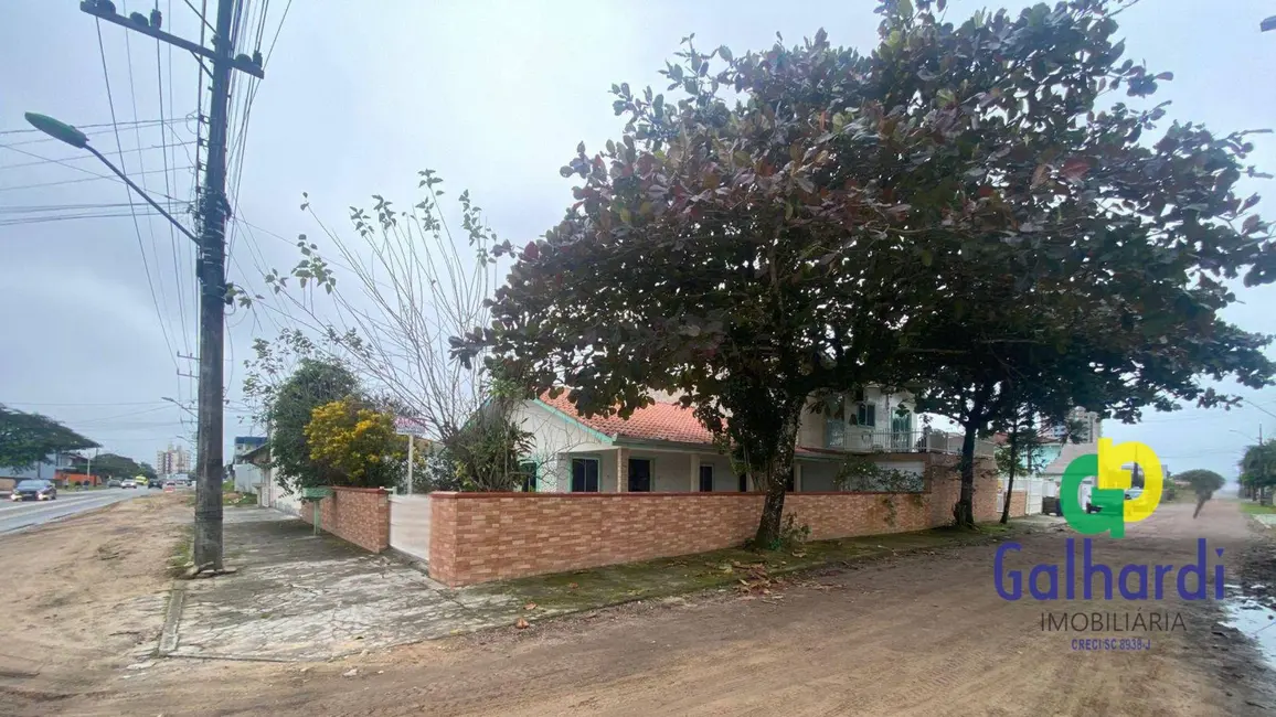 Sobrado com 7 quartos à venda, 450m2 em Itapoa - SC - imagem 2 Foto 2 de Sobrado com 7 quartos à venda, 450m2 em Itapoa - SC