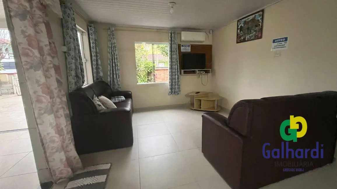 Sobrado com 7 quartos à venda, 450m2 em Itapoa - SC - imagem 9 Foto 9 de Sobrado com 7 quartos à venda, 450m2 em Itapoa - SC
