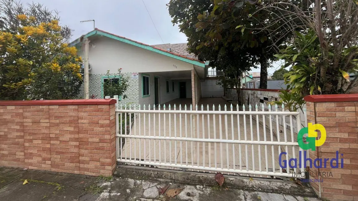 Sobrado com 7 quartos à venda, 450m2 em Itapoa - SC - imagem 1 Foto 1 de Sobrado com 7 quartos à venda, 450m2 em Itapoa - SC