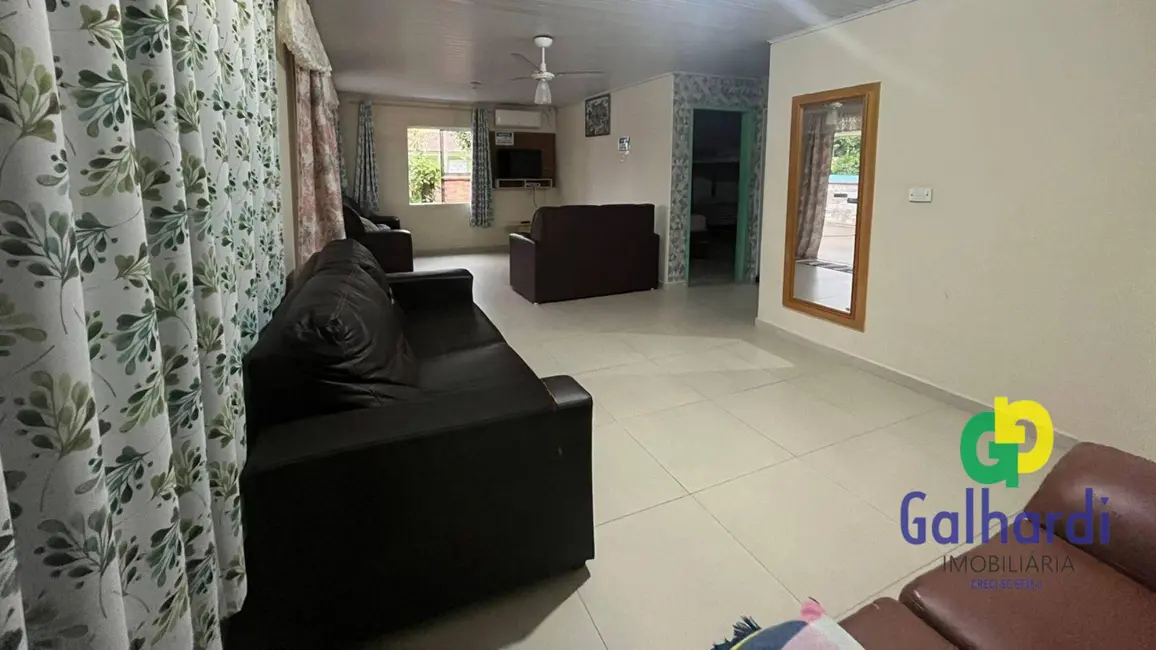 Sobrado com 7 quartos à venda, 450m2 em Itapoa - SC - imagem 8 Foto 8 de Sobrado com 7 quartos à venda, 450m2 em Itapoa - SC