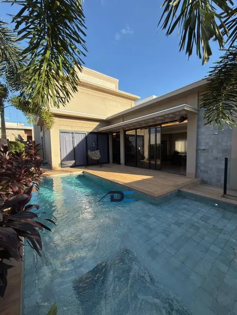 Foto 1 de Casa com 4 quartos à venda e para alugar, 379m2 em Cuiaba - MT