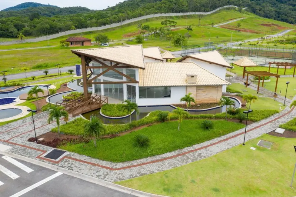 Foto 1 de Terreno / Lote à venda, 243619m2 em Camboriu - SC