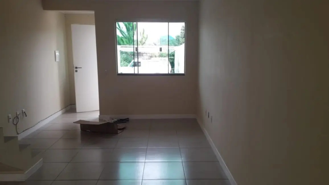 Sobrado com 2 quartos à venda, 81m2 em Santa Regina, Camboriu - SC - imagem 2 Foto 2 de Sobrado com 2 quartos à venda, 81m2 em Santa Regina, Camboriu - SC