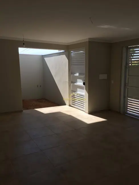 Foto 6 de Casa com 3 quartos à venda e para alugar, 250m2 em Espirito Santo Do Pinhal - SP