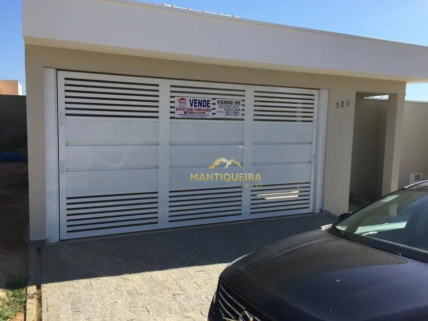 Foto 1 de Casa com 3 quartos à venda e para alugar, 250m2 em Espirito Santo Do Pinhal - SP