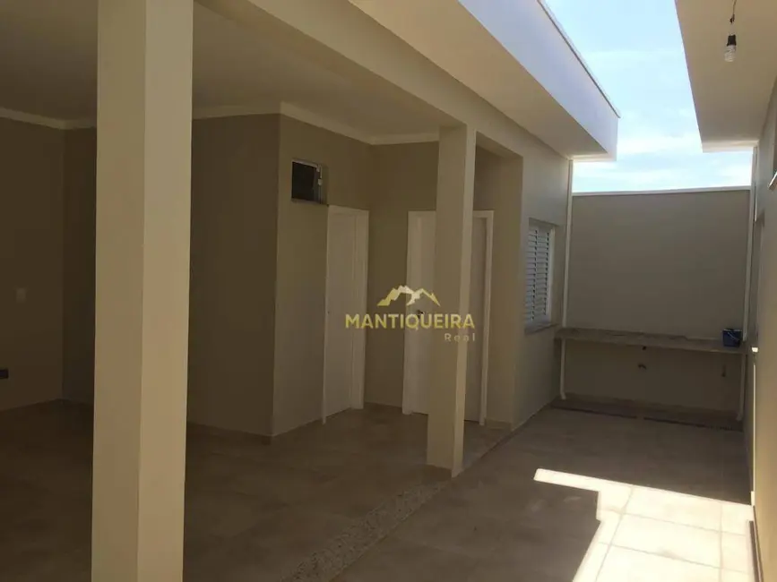 Foto 8 de Casa com 3 quartos à venda e para alugar, 250m2 em Espirito Santo Do Pinhal - SP