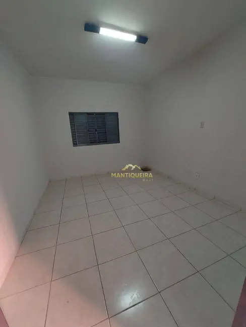 Casa com 3 quartos para alugar, 250m2 em Centro, Espirito Santo Do Pinhal - SP - imagem 4 Foto 4 de Casa com 3 quartos para alugar, 250m2 em Centro, Espirito Santo Do Pinhal - SP