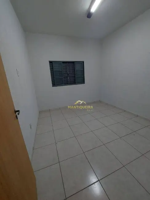 Casa com 3 quartos para alugar, 250m2 em Centro, Espirito Santo Do Pinhal - SP - imagem 6 Foto 6 de Casa com 3 quartos para alugar, 250m2 em Centro, Espirito Santo Do Pinhal - SP