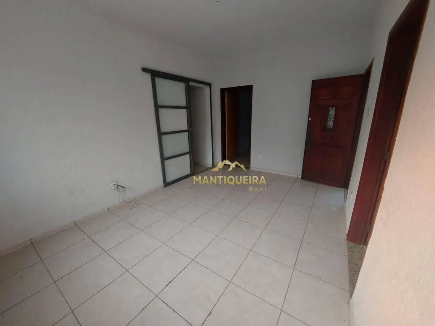 Casa com 3 quartos para alugar, 250m2 em Centro, Espirito Santo Do Pinhal - SP - imagem 3 Foto 3 de Casa com 3 quartos para alugar, 250m2 em Centro, Espirito Santo Do Pinhal - SP