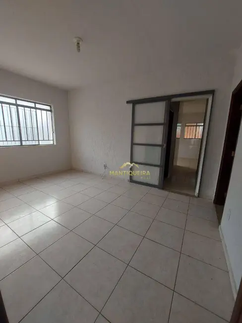 Casa com 3 quartos para alugar, 250m2 em Centro, Espirito Santo Do Pinhal - SP - imagem 2 Foto 2 de Casa com 3 quartos para alugar, 250m2 em Centro, Espirito Santo Do Pinhal - SP