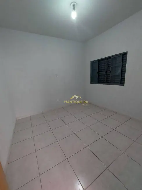 Casa com 3 quartos para alugar, 250m2 em Centro, Espirito Santo Do Pinhal - SP - imagem 8 Foto 8 de Casa com 3 quartos para alugar, 250m2 em Centro, Espirito Santo Do Pinhal - SP