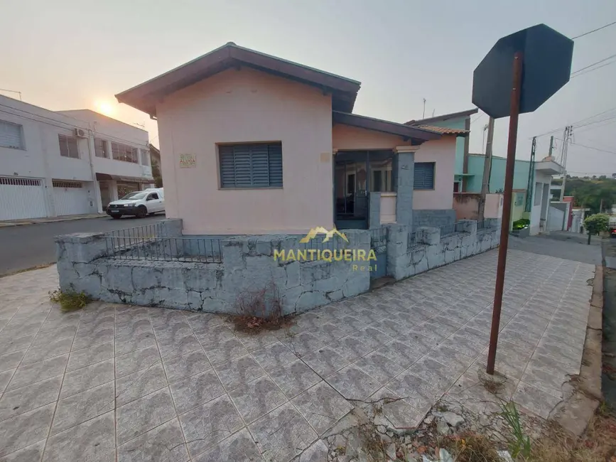 Casa com 3 quartos para alugar, 250m2 em Centro, Espirito Santo Do Pinhal - SP - imagem 1 Foto 1 de Casa com 3 quartos para alugar, 250m2 em Centro, Espirito Santo Do Pinhal - SP