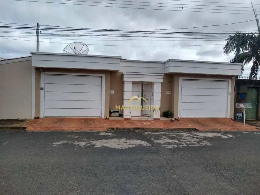 Foto 1 de Casa com 3 quartos à venda, 350m2 em Espirito Santo Do Pinhal - SP