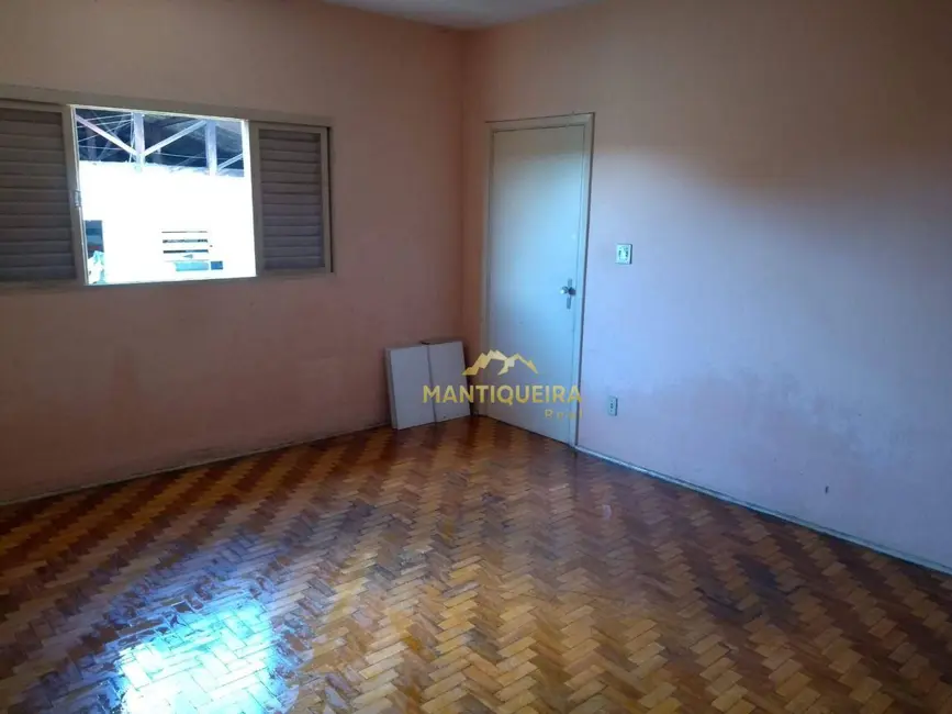 Foto 1 de Armazém / Galpão à venda, 300m2 em Espirito Santo Do Pinhal - SP