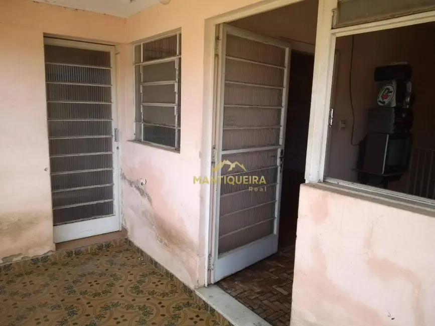 Foto 2 de Armazém / Galpão à venda, 300m2 em Espirito Santo Do Pinhal - SP
