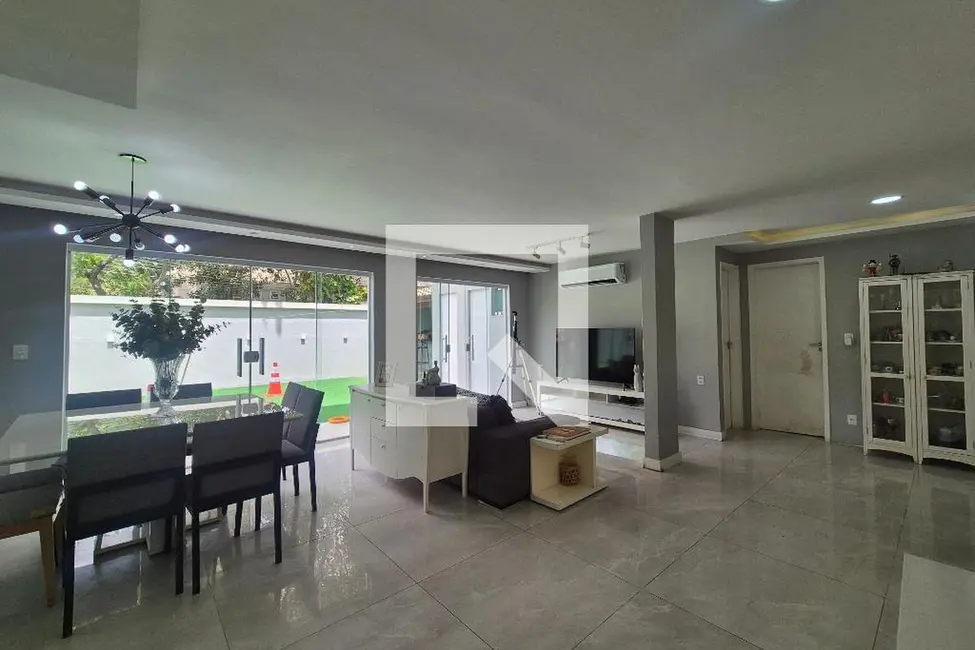 Foto 2 de Casa com 5 quartos à venda, 350m2 em Rio De Janeiro - RJ