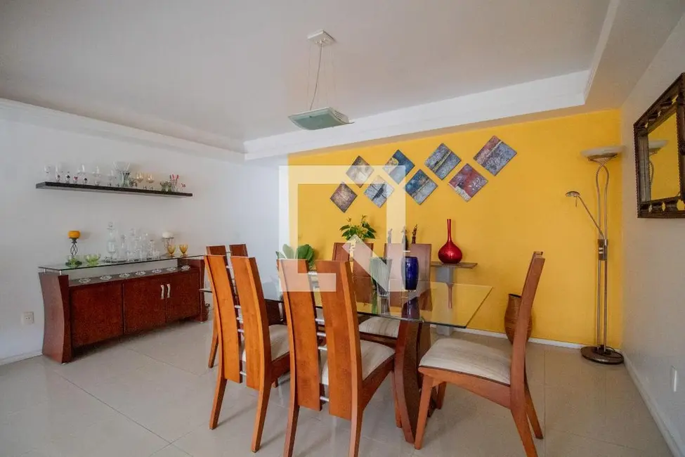Apartamento com 3 quartos à venda, 195m2 em Rio De Janeiro - RJ - imagem 5 Foto 5 de Apartamento com 3 quartos à venda, 195m2 em Rio De Janeiro - RJ