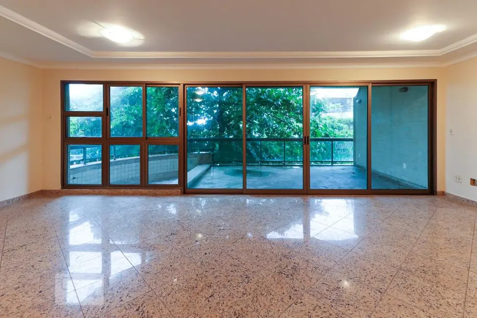 Apartamento com 5 quartos à venda, 220m2 em Rio De Janeiro - RJ - imagem 2 Foto 2 de Apartamento com 5 quartos à venda, 220m2 em Rio De Janeiro - RJ