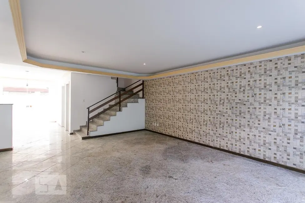 Foto 1 de Casa com 4 quartos à venda, 240m2 em Rio De Janeiro - RJ