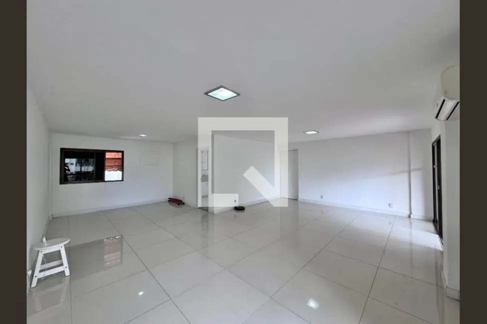 Apartamento com 3 quartos à venda, 177m2 em Rio De Janeiro - RJ - imagem 5 Foto 5 de Apartamento com 3 quartos à venda, 177m2 em Rio De Janeiro - RJ