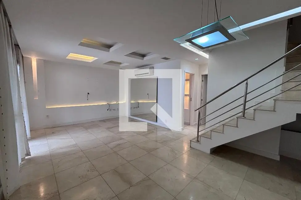Casa de Condomínio com 4 quartos à venda, 240m2 em Rio De Janeiro - RJ - imagem 4 Foto 4 de Casa de Condomínio com 4 quartos à venda, 240m2 em Rio De Janeiro - RJ