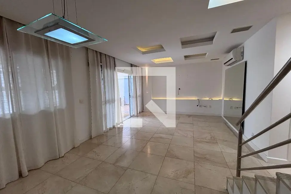 Casa de Condomínio com 4 quartos à venda, 240m2 em Rio De Janeiro - RJ - imagem 3 Foto 3 de Casa de Condomínio com 4 quartos à venda, 240m2 em Rio De Janeiro - RJ