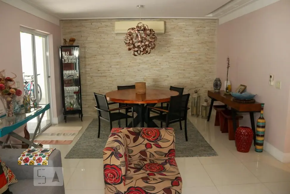 Casa de Condomínio com 4 quartos à venda, 260m2 em Rio De Janeiro - RJ - imagem 2 Foto 2 de Casa de Condomínio com 4 quartos à venda, 260m2 em Rio De Janeiro - RJ