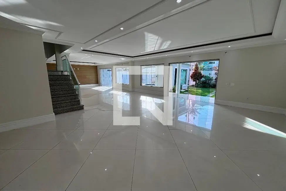 Casa de Condomínio com 6 quartos à venda, 580m2 em Rio De Janeiro - RJ - imagem 1 Foto 1 de Casa de Condomínio com 6 quartos à venda, 580m2 em Rio De Janeiro - RJ