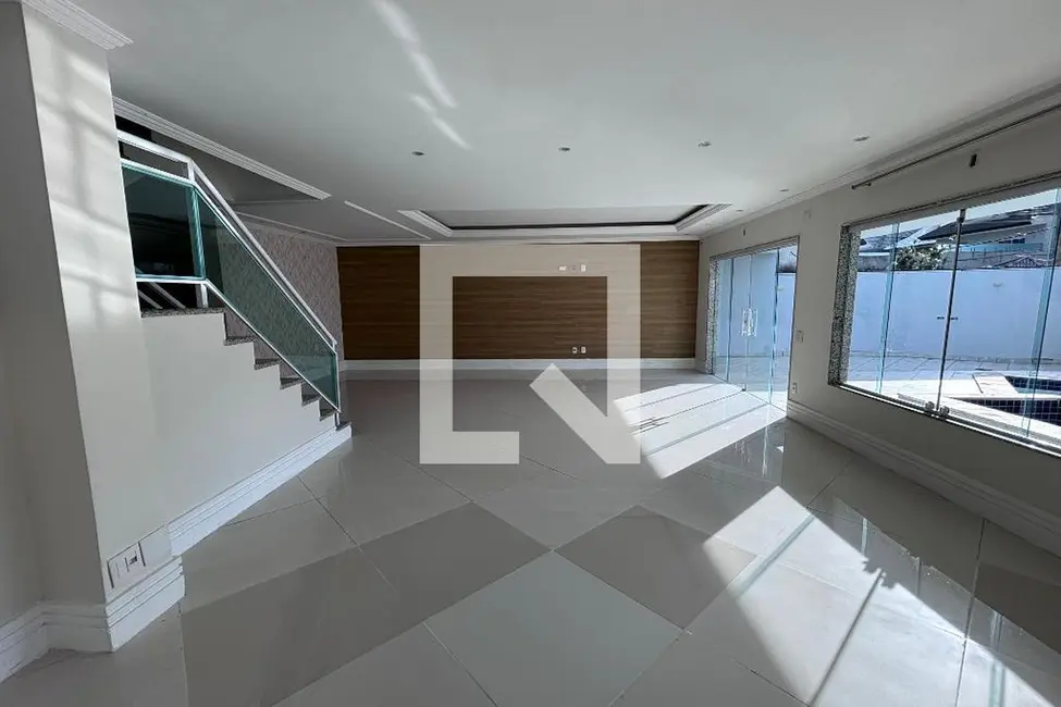 Casa de Condomínio com 6 quartos à venda, 580m2 em Rio De Janeiro - RJ - imagem 4 Foto 4 de Casa de Condomínio com 6 quartos à venda, 580m2 em Rio De Janeiro - RJ