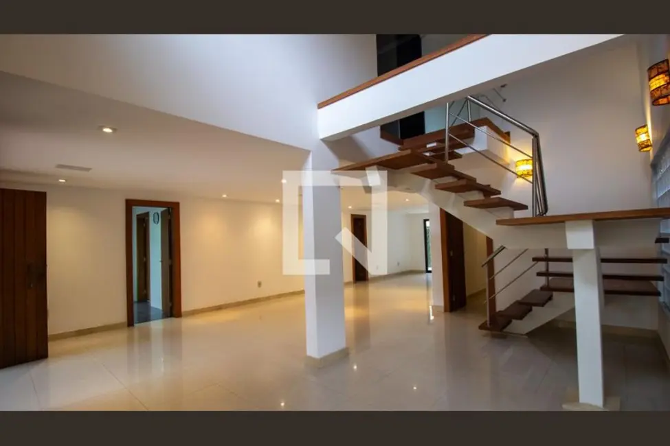 Casa de Condomínio com 4 quartos à venda, 350m2 em Rio De Janeiro - RJ - imagem 3 Foto 3 de Casa de Condomínio com 4 quartos à venda, 350m2 em Rio De Janeiro - RJ