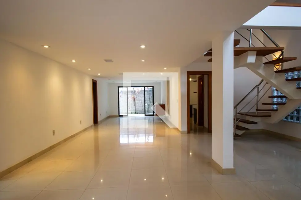 Casa de Condomínio com 4 quartos à venda, 350m2 em Rio De Janeiro - RJ - imagem 6 Foto 6 de Casa de Condomínio com 4 quartos à venda, 350m2 em Rio De Janeiro - RJ