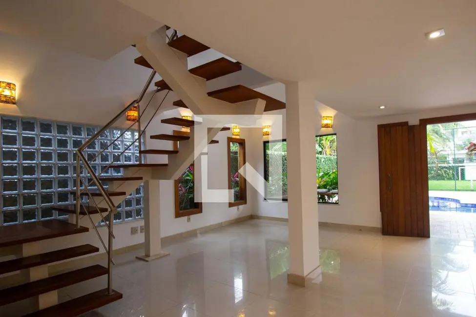 Casa de Condomínio com 4 quartos à venda, 350m2 em Rio De Janeiro - RJ - imagem 2 Foto 2 de Casa de Condomínio com 4 quartos à venda, 350m2 em Rio De Janeiro - RJ