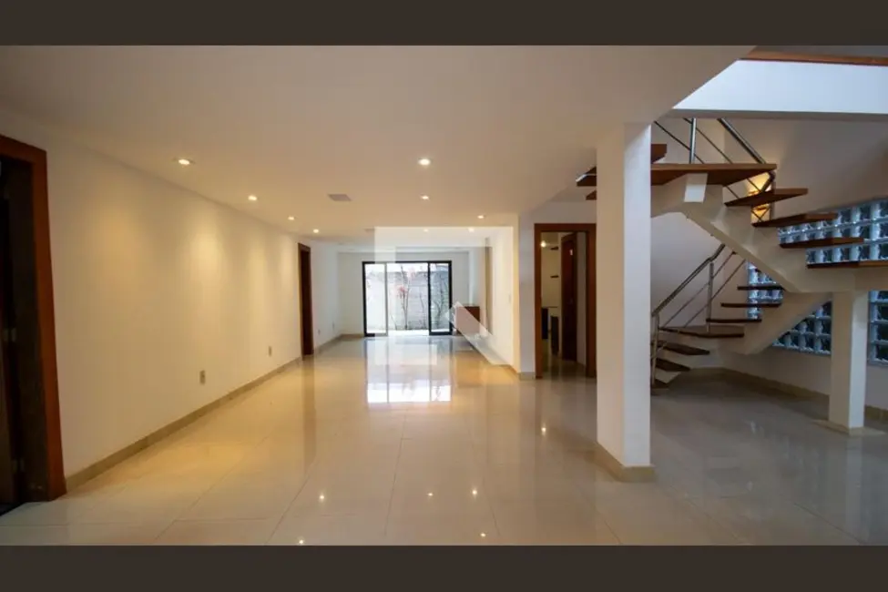 Casa de Condomínio com 4 quartos à venda, 350m2 em Rio De Janeiro - RJ - imagem 5 Foto 5 de Casa de Condomínio com 4 quartos à venda, 350m2 em Rio De Janeiro - RJ