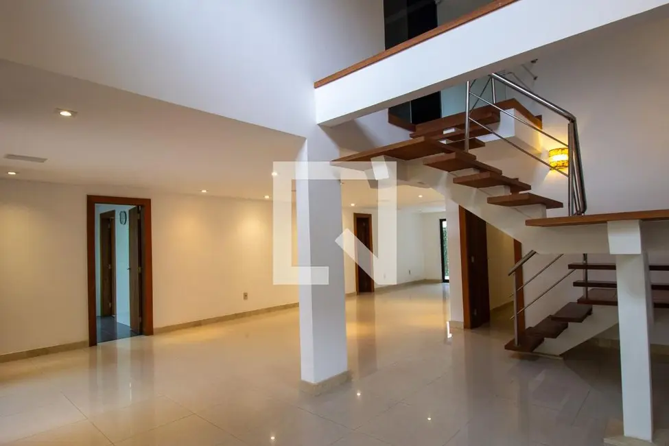 Casa de Condomínio com 4 quartos à venda, 350m2 em Rio De Janeiro - RJ - imagem 4 Foto 4 de Casa de Condomínio com 4 quartos à venda, 350m2 em Rio De Janeiro - RJ