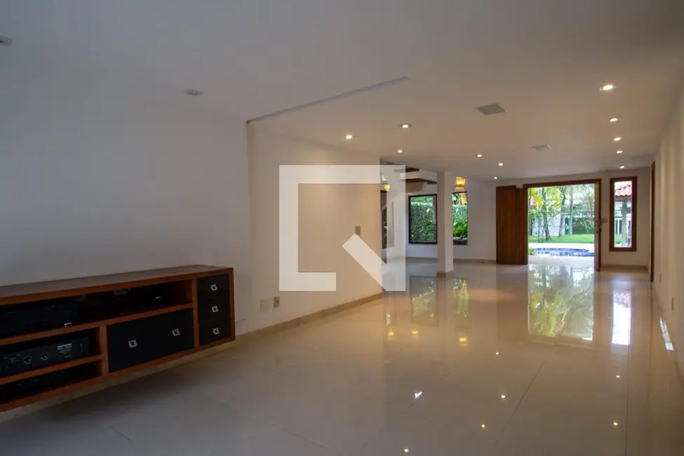 Casa de Condomínio com 4 quartos à venda, 350m2 em Rio De Janeiro - RJ - imagem 8 Foto 8 de Casa de Condomínio com 4 quartos à venda, 350m2 em Rio De Janeiro - RJ