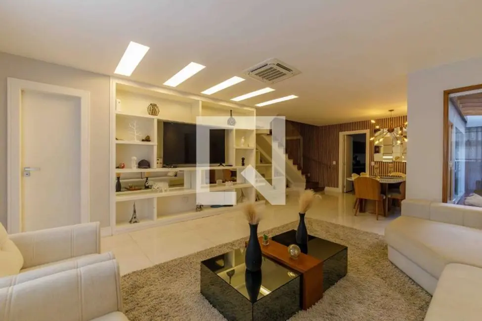 Foto 3 de Casa com 4 quartos à venda, 240m2 em Rio De Janeiro - RJ