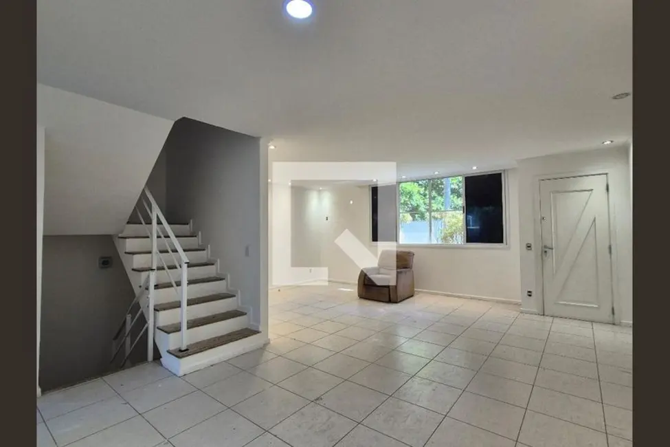 Foto 1 de Casa de Condomínio com 4 quartos à venda, 230m2 em Rio De Janeiro - RJ