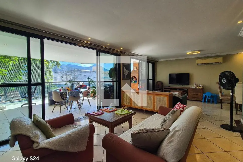 Foto 1 de Apartamento com 4 quartos à venda, 220m2 em Rio De Janeiro - RJ
