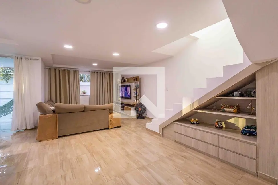 Casa com 4 quartos à venda, 270m2 em Rio De Janeiro - RJ - imagem 2 Foto 2 de Casa com 4 quartos à venda, 270m2 em Rio De Janeiro - RJ