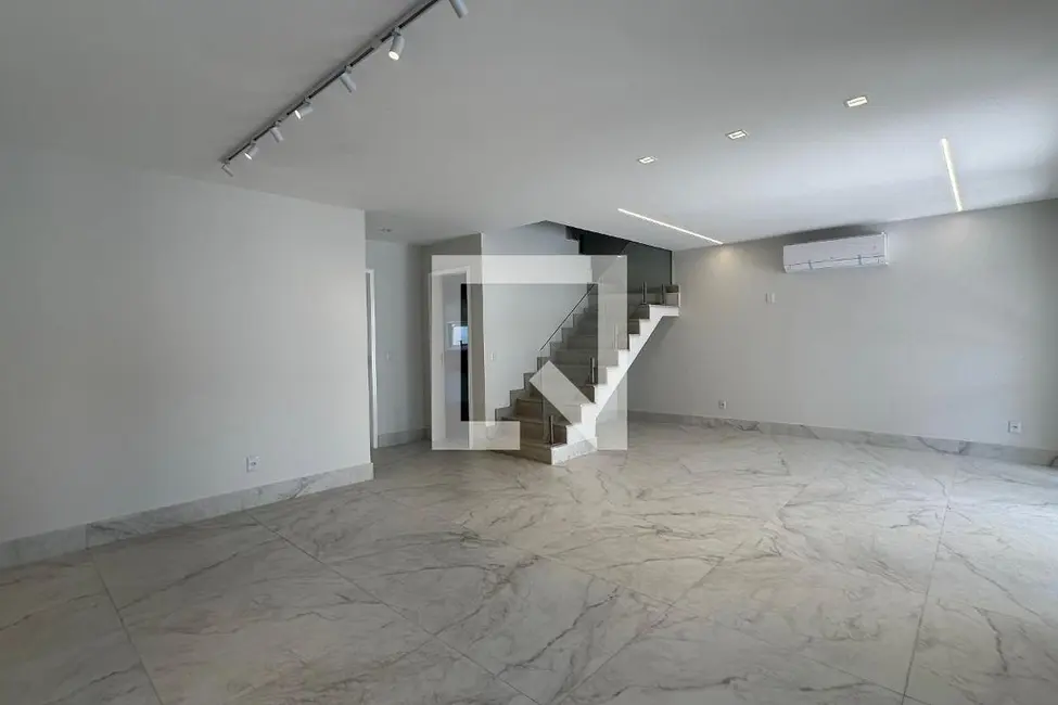Foto 2 de Casa com 4 quartos à venda, 273m2 em Rio De Janeiro - RJ