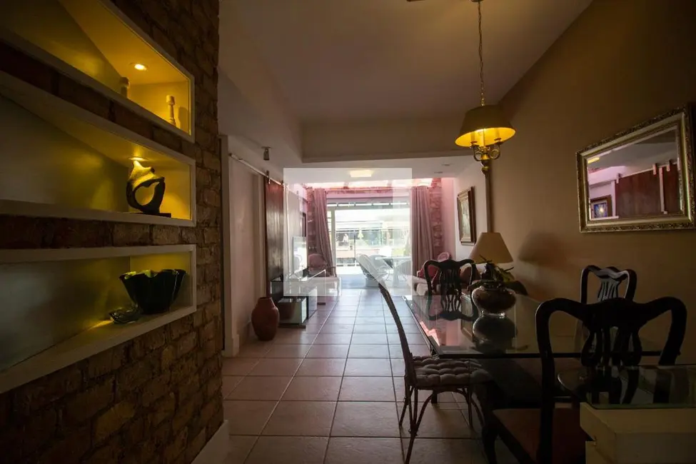 Apartamento com 3 quartos à venda, 200m2 em Rio De Janeiro - RJ - imagem 4 Foto 4 de Apartamento com 3 quartos à venda, 200m2 em Rio De Janeiro - RJ