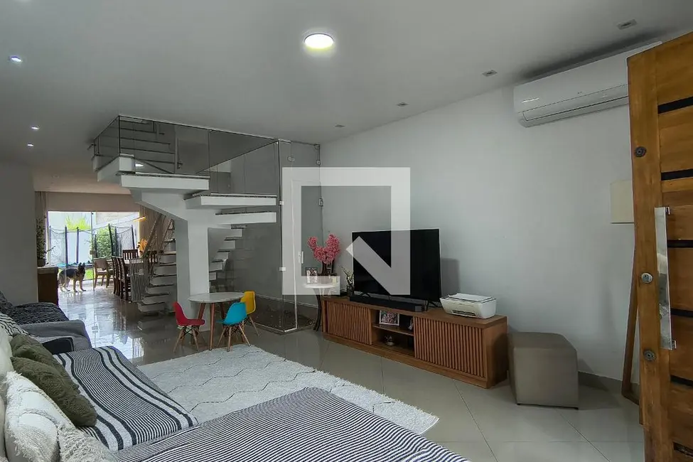 Casa com 5 quartos à venda, 360m2 em Rio De Janeiro - RJ - imagem 2 Foto 2 de Casa com 5 quartos à venda, 360m2 em Rio De Janeiro - RJ