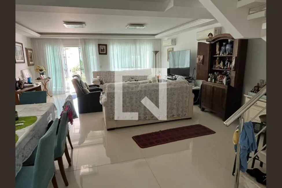 Casa com 4 quartos à venda, 320m2 em Rio De Janeiro - RJ - imagem 3 Foto 3 de Casa com 4 quartos à venda, 320m2 em Rio De Janeiro - RJ