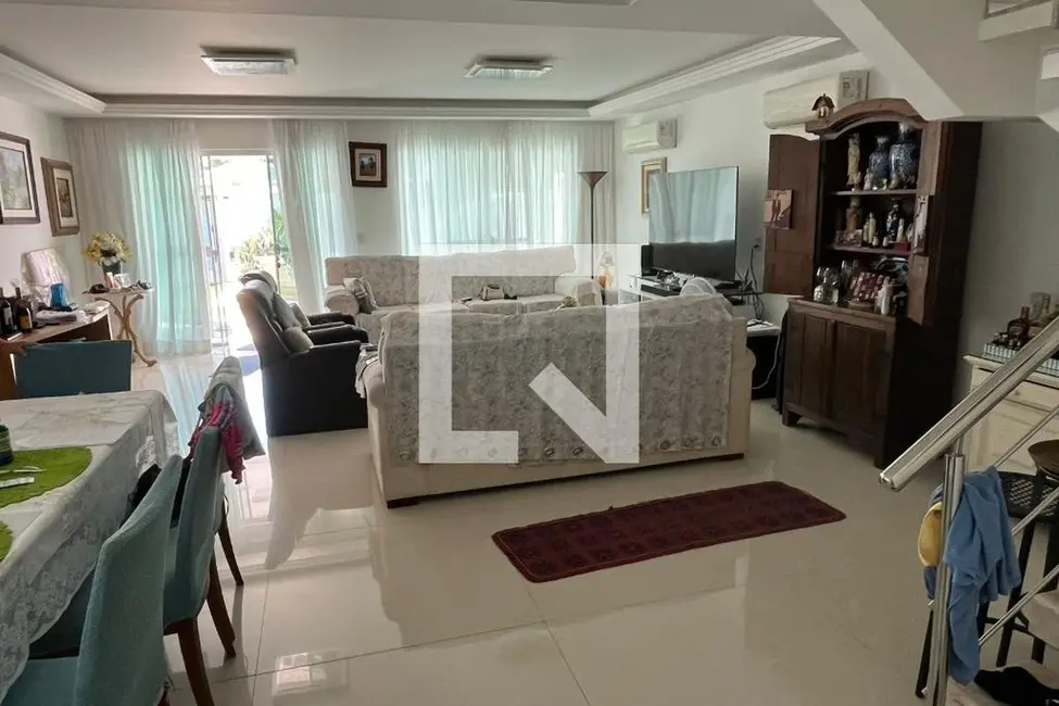 Casa com 4 quartos à venda, 320m2 em Rio De Janeiro - RJ - imagem 4 Foto 4 de Casa com 4 quartos à venda, 320m2 em Rio De Janeiro - RJ